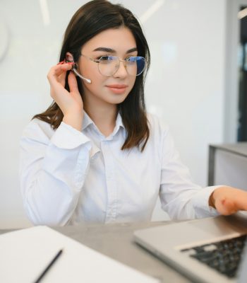 Support phone operator in headset at workplace